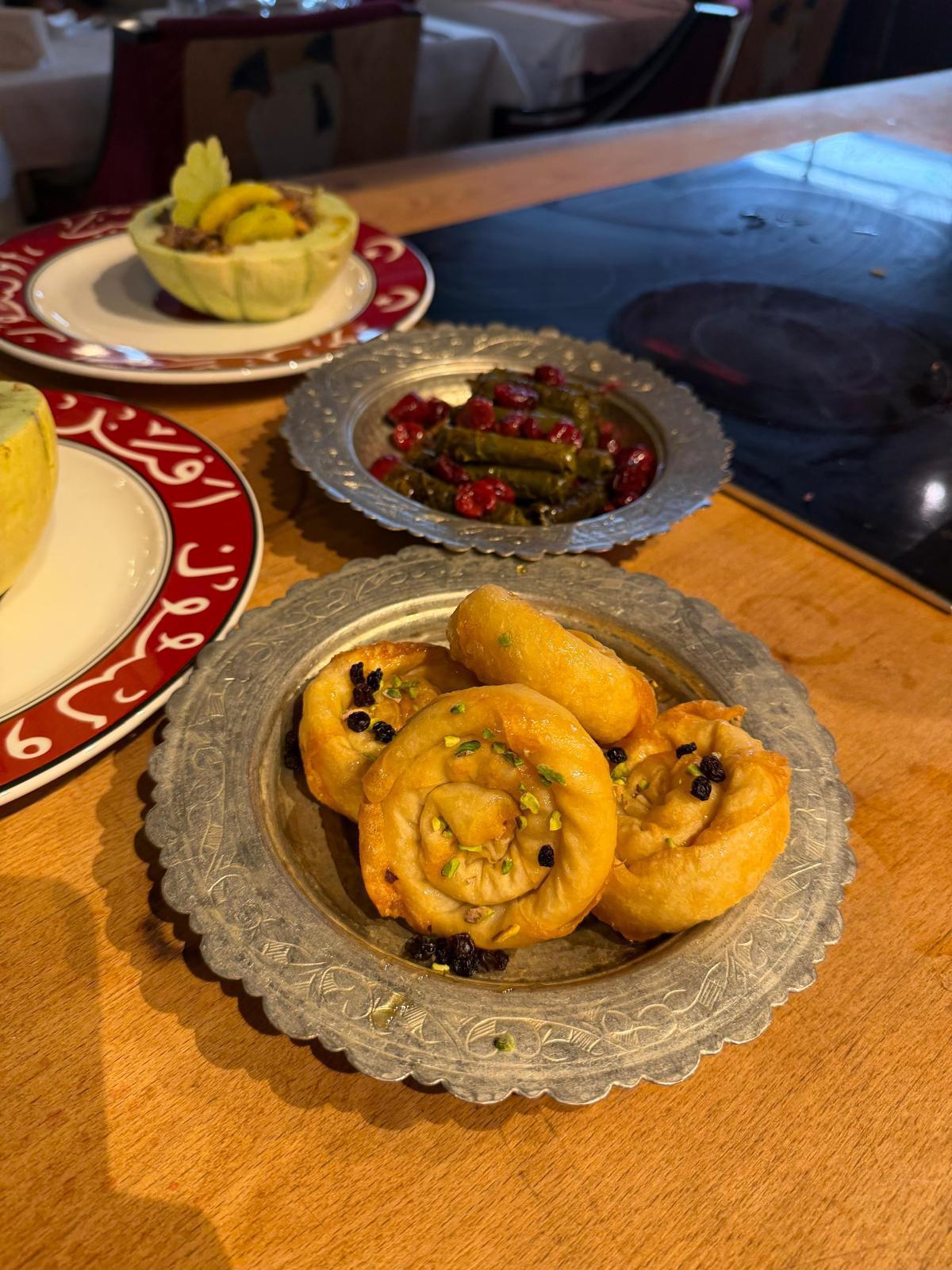 Private Topkapi Palace Tour and Ottoman Cooking Class at Deraliye Restaurant