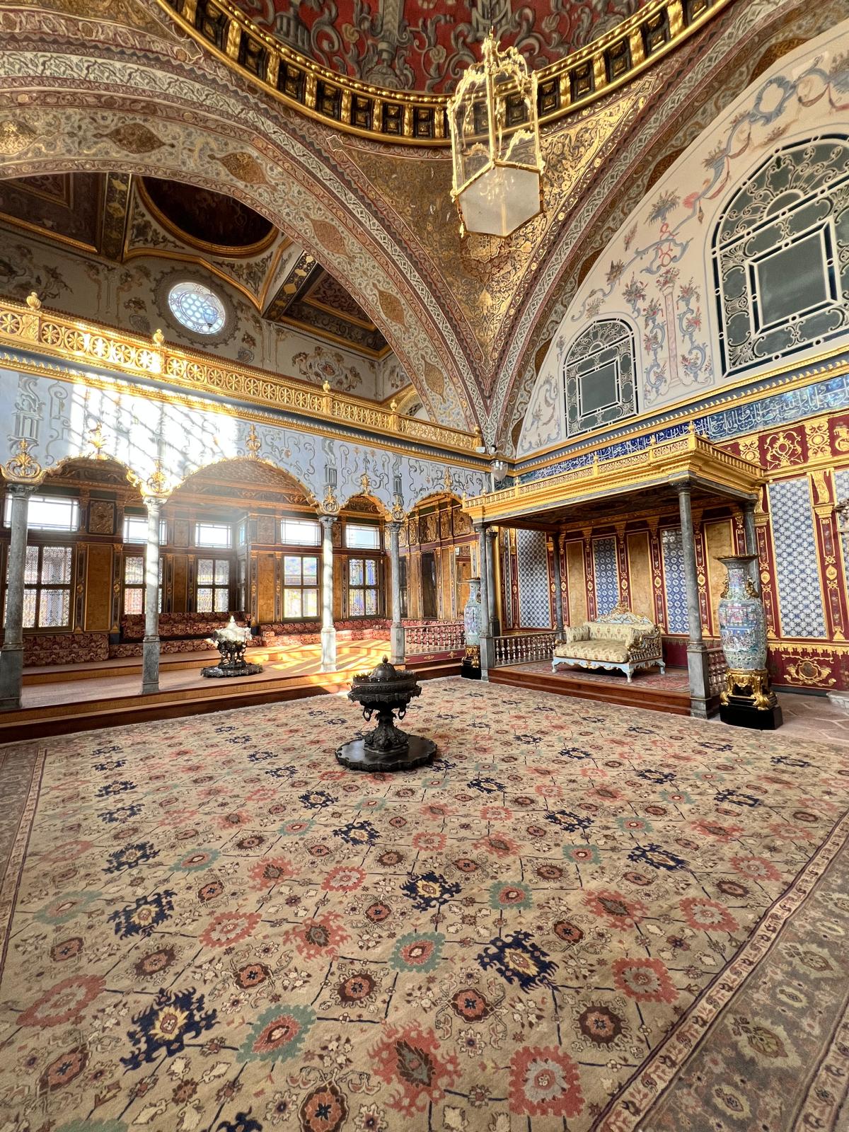 Private Topkapi Palace Tour and Ottoman Cooking Class at Deraliye Restaurant